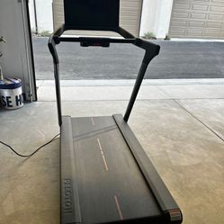Peloton-treadmill