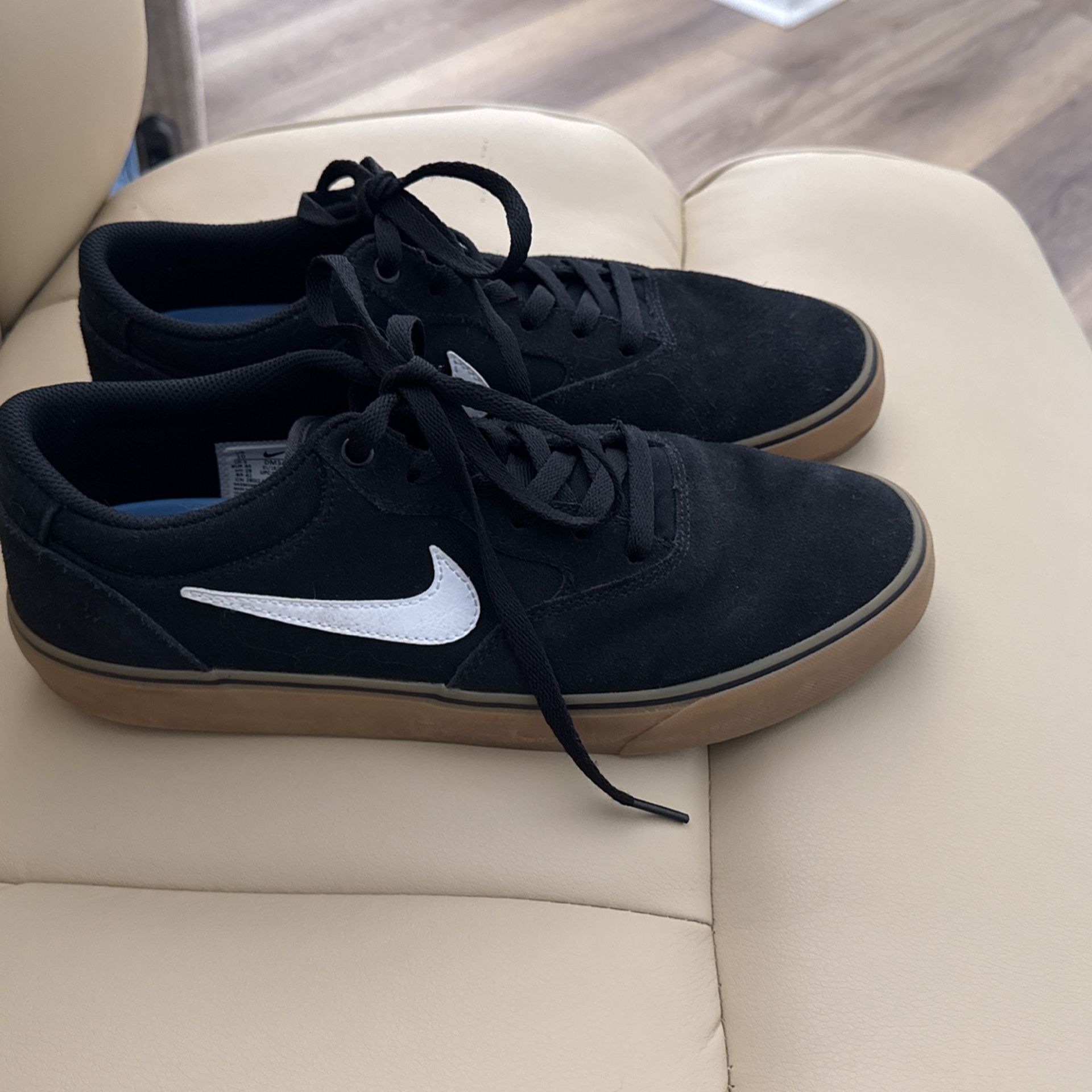 Men's Nike Black Suede Size 10M.