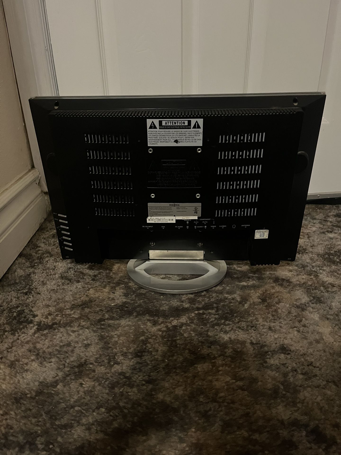 Insignia Flat Screen 13”