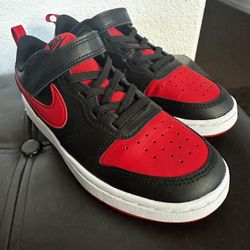 Boys Nike (BRAND NEW) size3Y