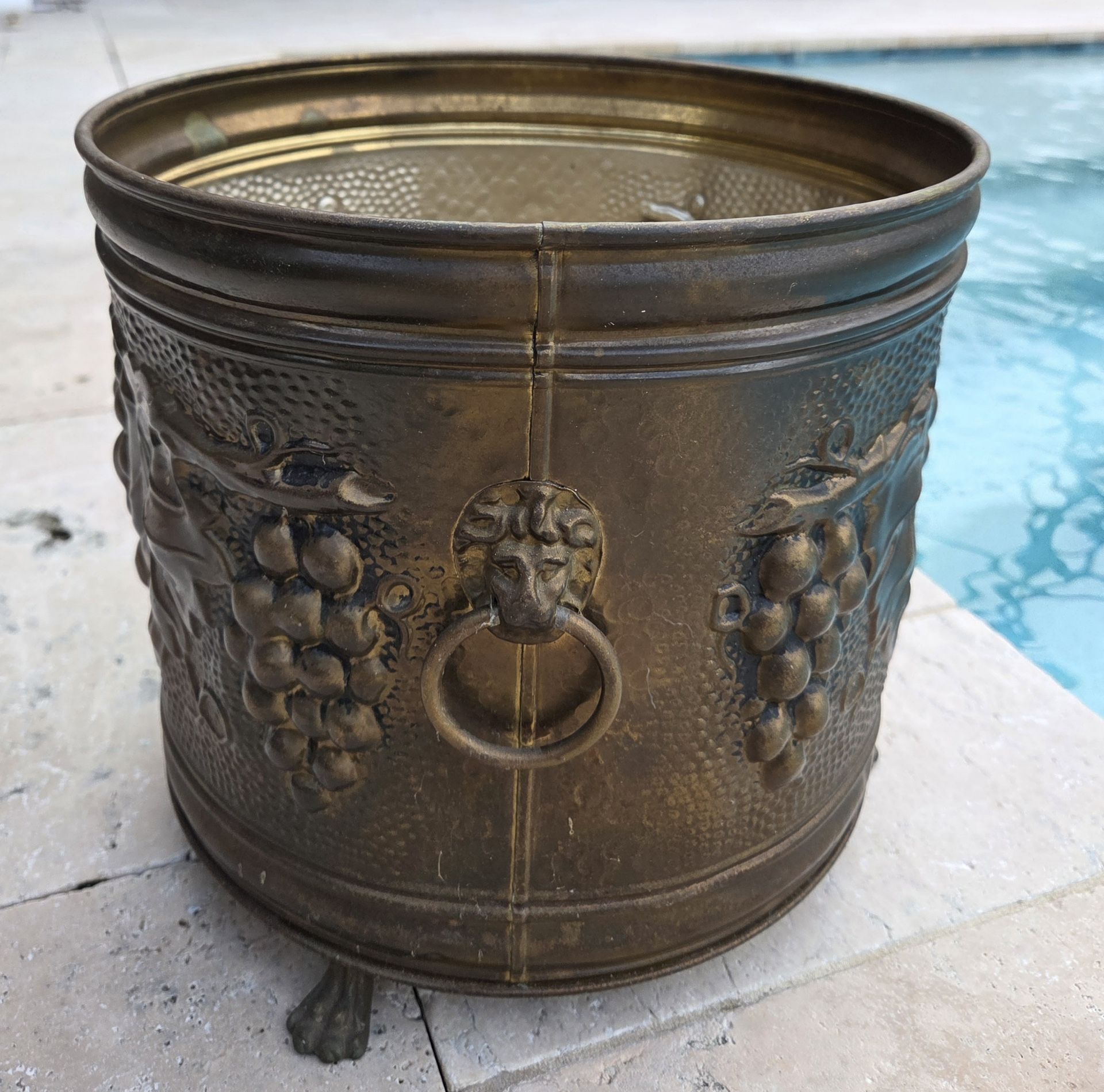 Vtg Brass Planter Pot/ Holder 10"x10" Footed Lion Faces Embossed Grapes&Vines