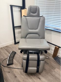Ritter 75 Power Procedure Chair – Excellent Condition – Complete Unit
