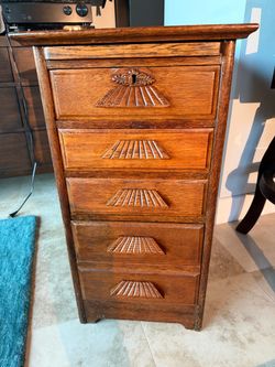Yawman and Erbe 1902 4 drawer locking oak filing cabinet appraised for $1500