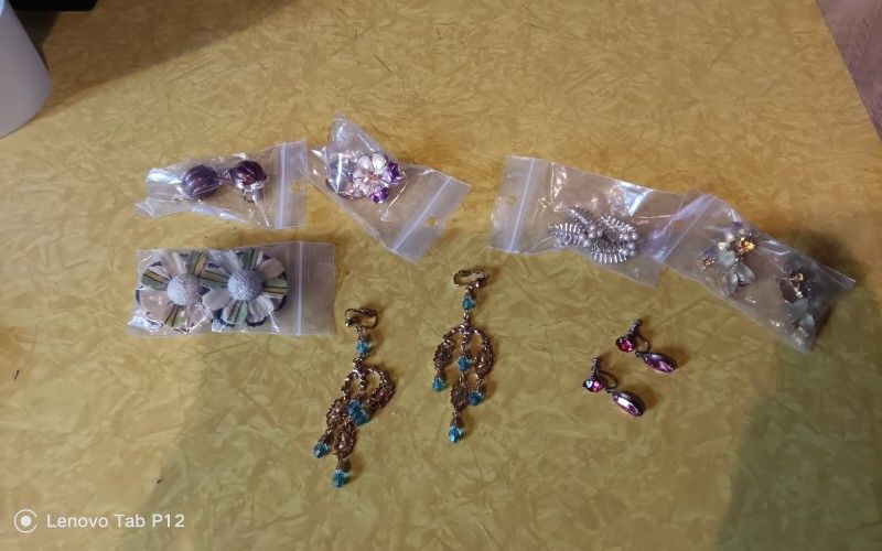 Vintage Clip On Earrings Located In Blasdell