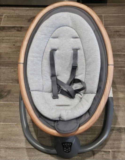 Maxi COSI , RECLINER CHAIR AND TABLE