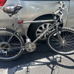 Nishiki Ariel Mountain bike.     26” Tires 