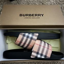 Burberry Slippers 