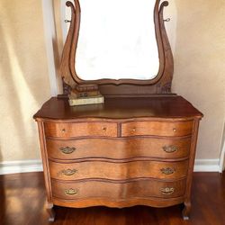 Vintage Dresser With Removable Mirror Solid Wood Oak Excellent Condition 