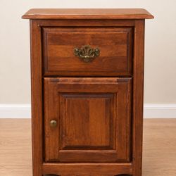 Solid Wood Nightstand w/ Drawer & Cabinet – Great Condition