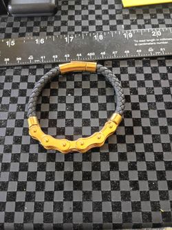 Bicycle chain bracelet gold tone looks gold plated with slipping closure