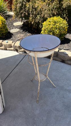 Vintage wash basin with stand