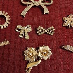 SILVER RHINESTONE BROOCHES 