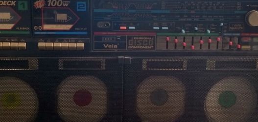 Discolored Dk -990R 1986 Vela Boombox