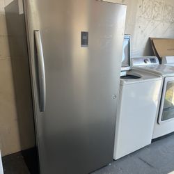 New Freezer and Fridge 2 in 1 Stainless Steel 17 cu ft Insignia working perfect with warranty delivery available 