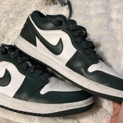 Nike Dunks Forest Green