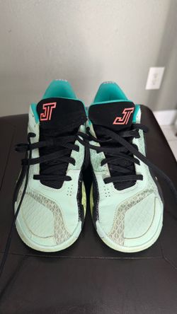 Jordan shoes size 6.5y  or 7.5 women’s  $30 pick  up only  bonanza and  lamb