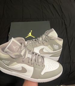 Jordan 1 Mid College Gray