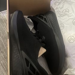 NEW Men Kizik Shoes Size 8 In Black