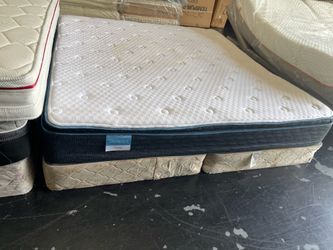King mattress  sleepys pillowtop🦖