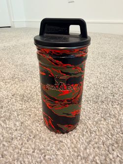 Stanley x Devin Booker Pre-Party Flask + Shot Glass Set – Limited Edition – NEW