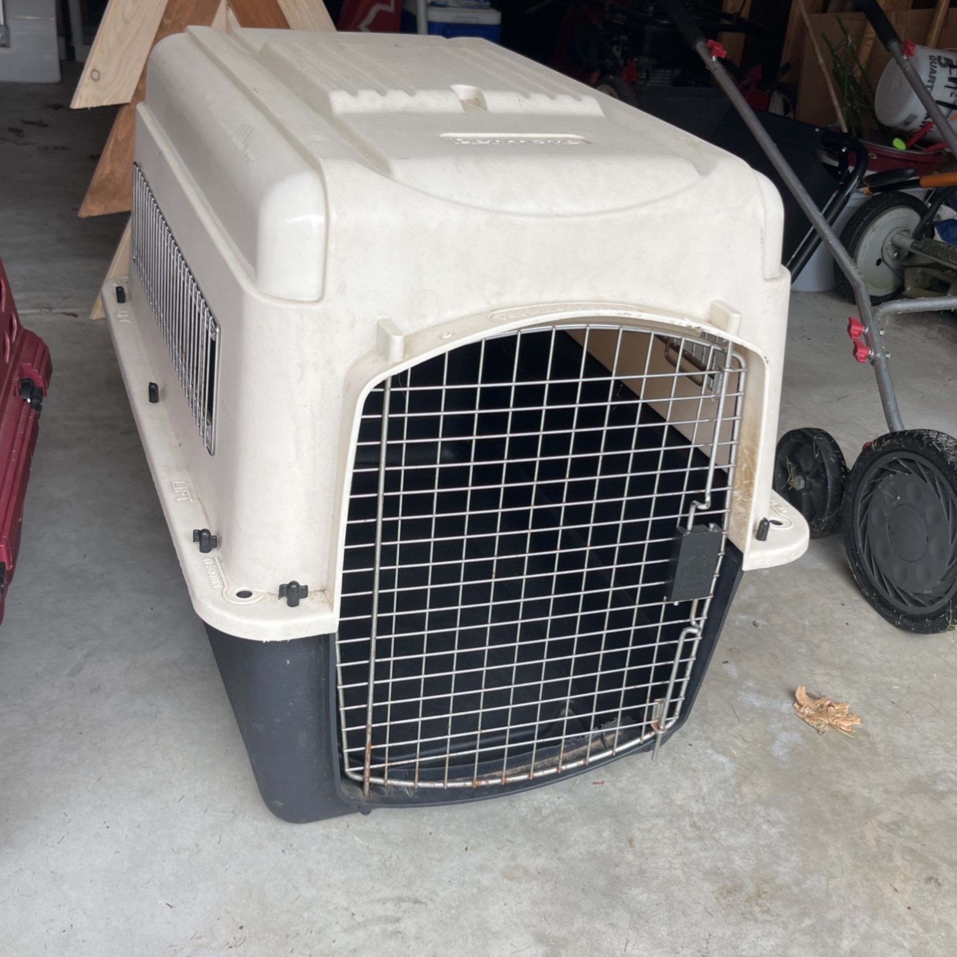 Dog Crate Petmate Vari-Kennel Ultra 32x22x26
