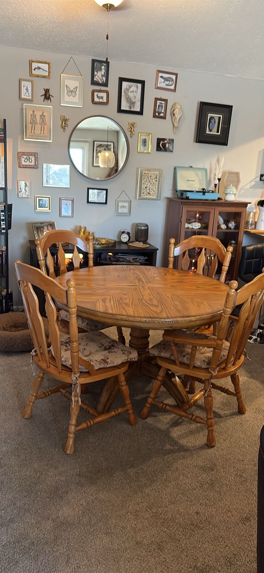 Dining Set with 4 Chairs 