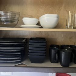 Fancy Dishware Set: Dishes , Cups/Mugs 