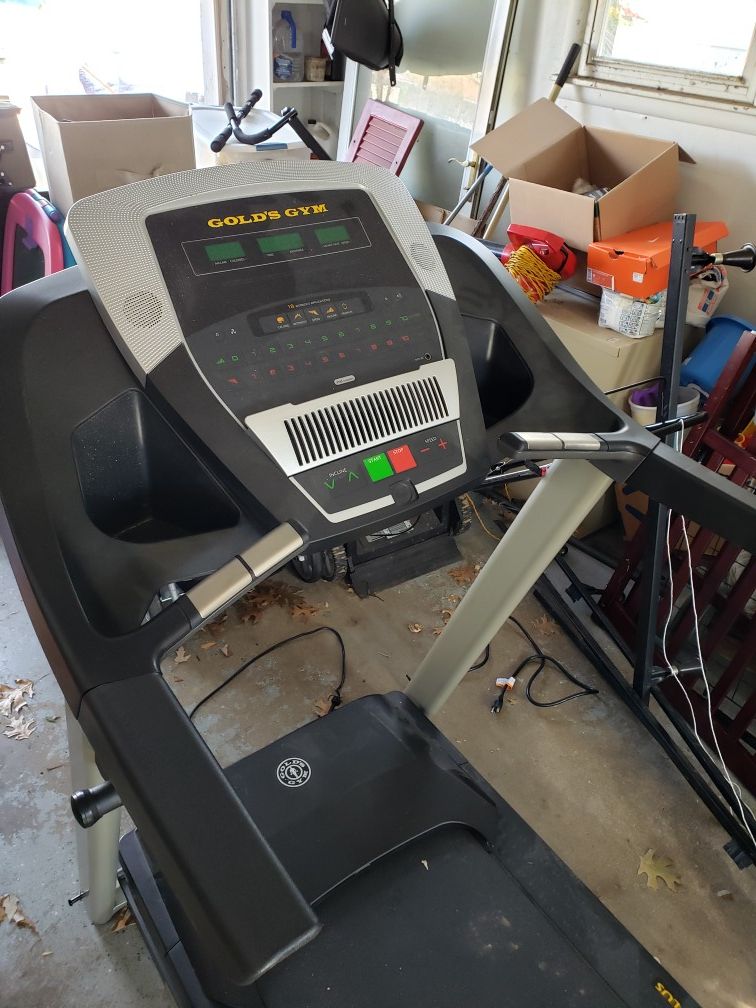 Golds Gym 720 treadmill for Sale in Plainfield, IN OfferUp