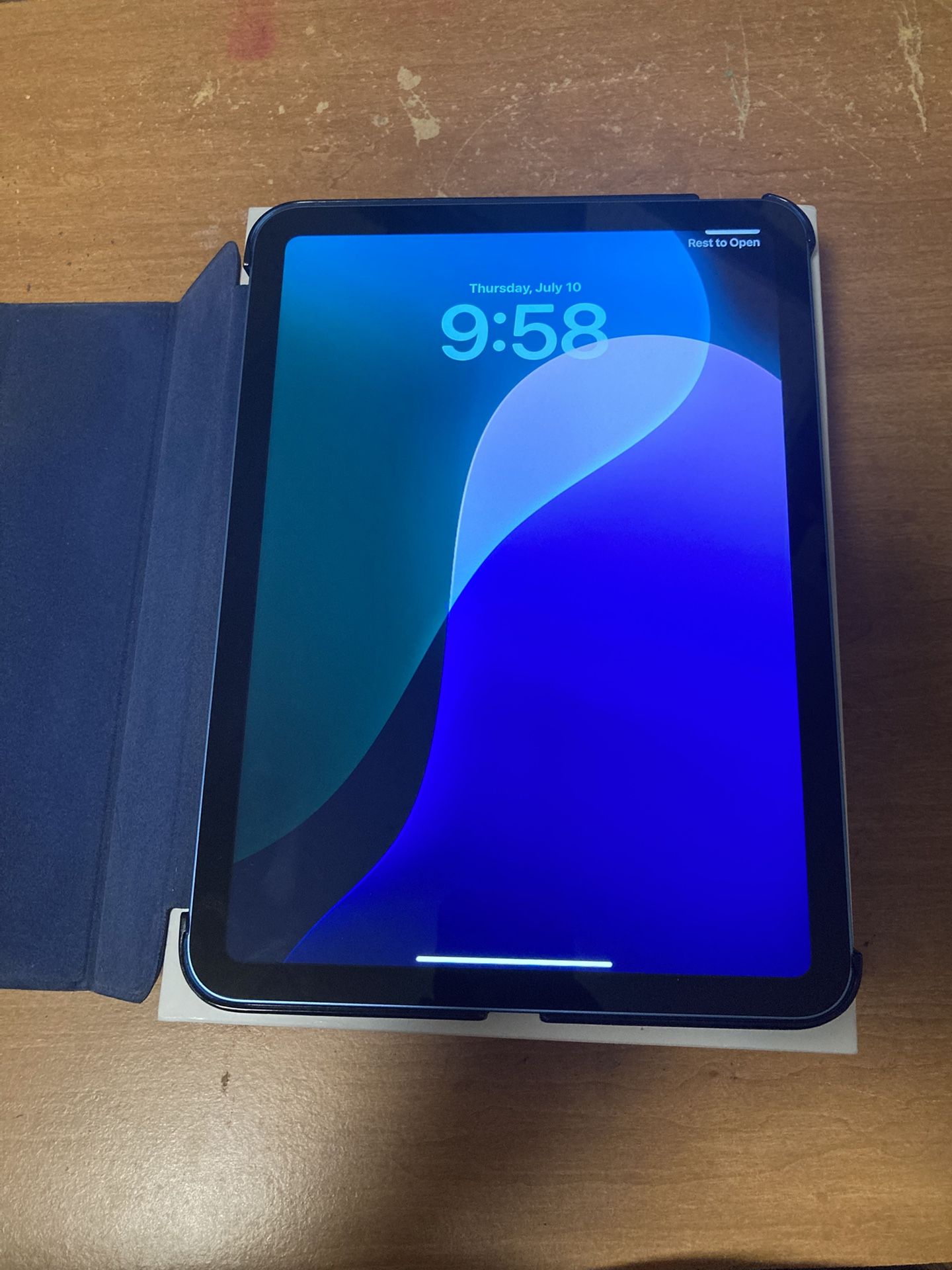 iPad 10th Generation (Wi-Fi) + Case + Original Box – Great Condition!