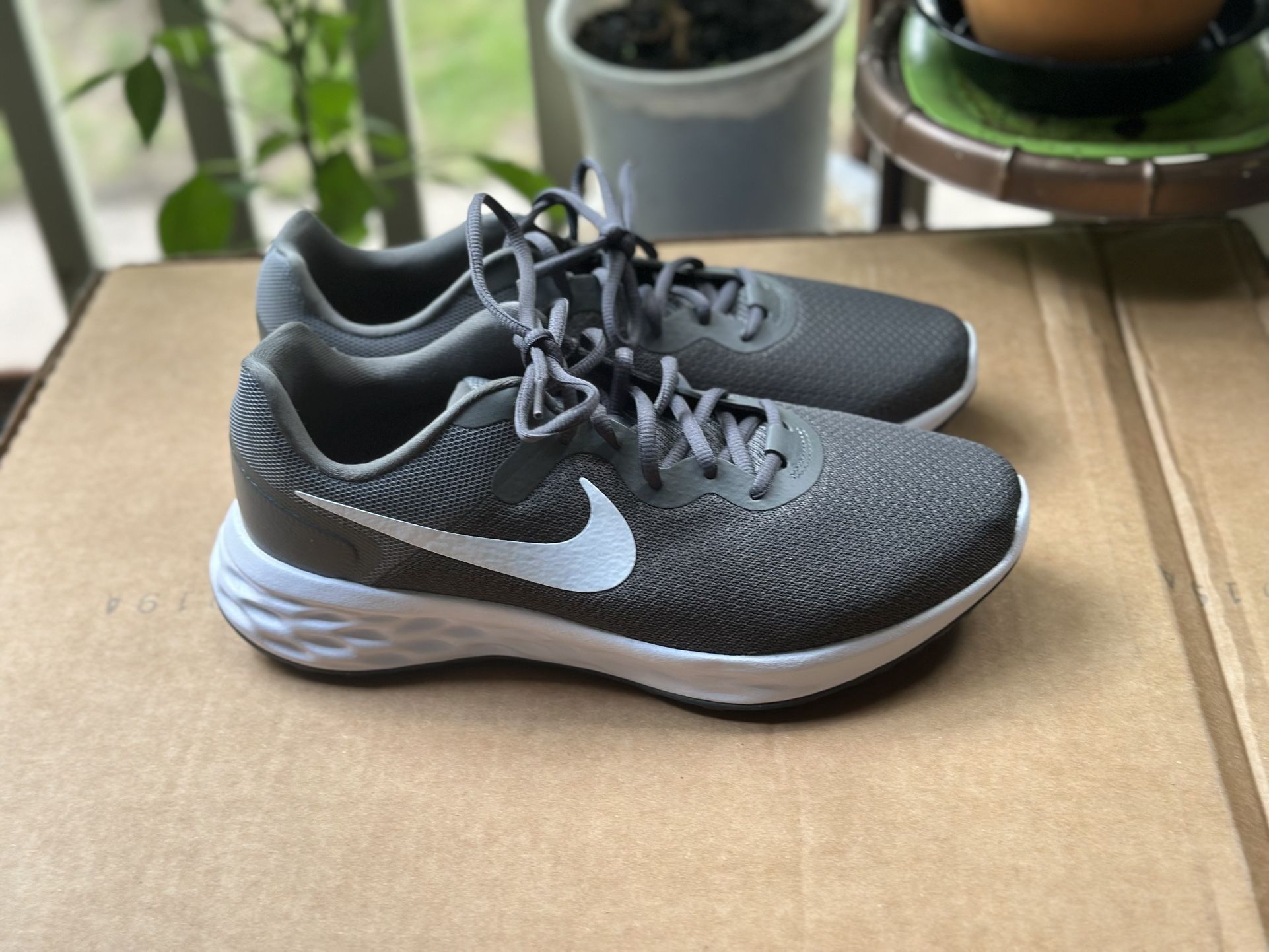 Nike Revolution 104E For $ 55