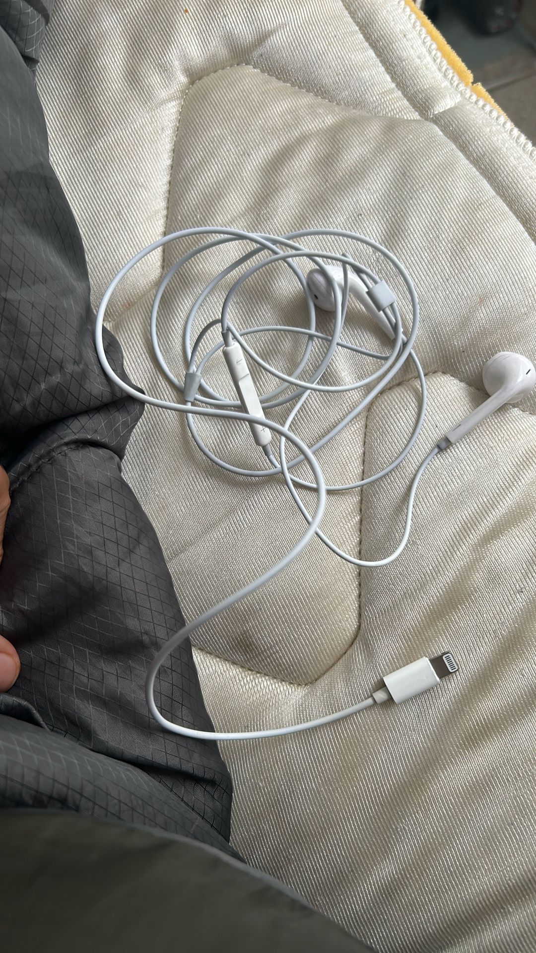 Apple Lightning Connecter Headphones
