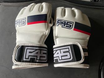 New F45 MMA sparring gloves, size small