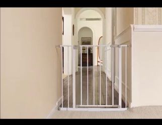 Adjustable width pet/baby gate
