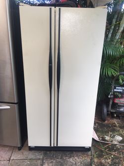 HOTPOINT FRIDGE GARAGE BOX 32.5 " WIDE 31 deep 68 TALL WORKS PERFECT CLEAN