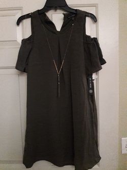 Juniors Shoulderless Dress Size Sm (NEW)