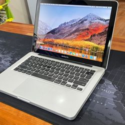 Apple MacBook Pro 13” 2010 4GB//250GB Fully Functional