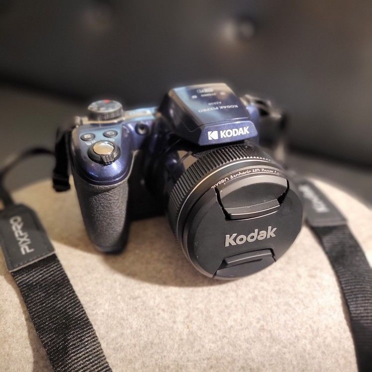 Kodak PixPro AZ528 Camera / Professional Photography Camera / Photographer Equipment /