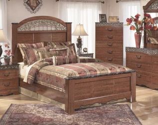 New Cherry Queen Headboard Footboard And Frame! Bedroom suite set saves here