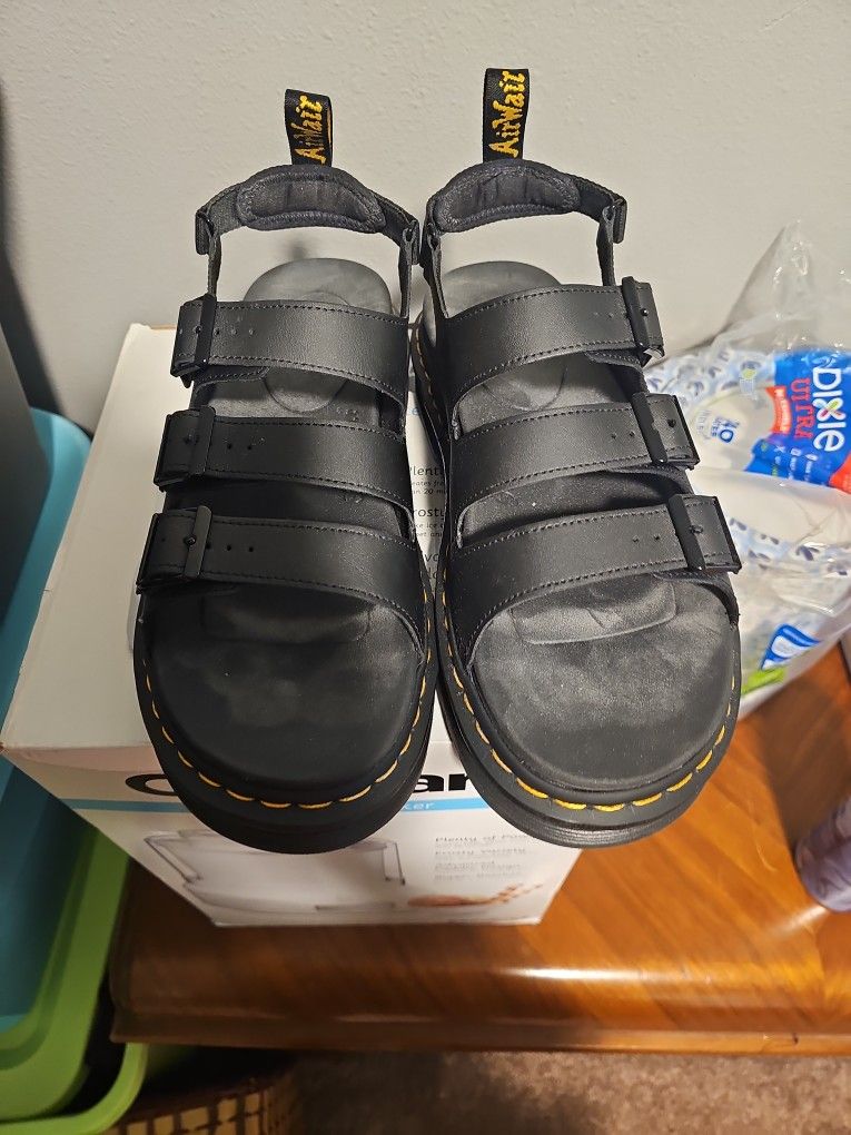 Mens Dr Martan Sandles Size 12