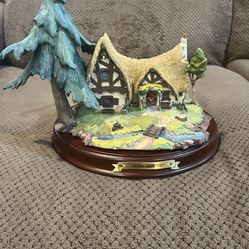 Disney Snow White Cottage Figurine 