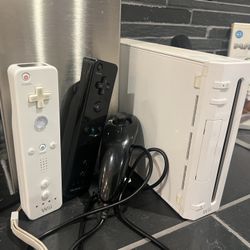 Nintendo Wii console, 2 Controller, 2 Steering Wheels