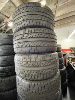 Vendo un set de 4 llantas usadas PIRELLI 295/40R22 en perfectas condiciones las 4 instalacion y balanceo gratis por las 4