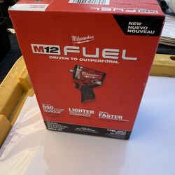 Milwaukee m12 fuel 3/8 stubby impact wrench