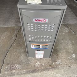 Furnace gas Upflow 70,000 btus Lennox 80% efficiency