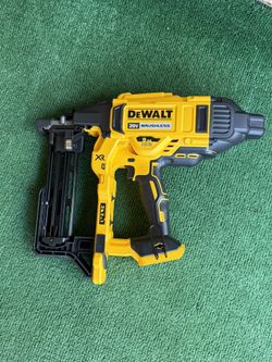 DEWALT 20V MAX 9-Gauge Cordless Fencing Stapler (Tool Only) Price is firm $300 
