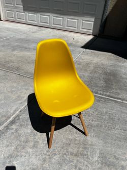 4 Yellow Chairs