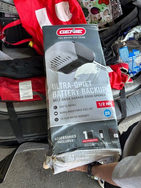 Genie 1/2 HPc Belt drive Garage Door Opener