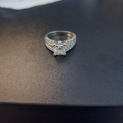 Moissanite Ring 18k white gold size 7.5