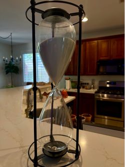 18” Hourglass decoration