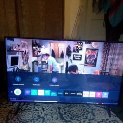 Samsung Crystal Smart Tv 43"Inch  4K Model: UN43TU700DF Smart LED-LCD (2020) Remote control Includes 